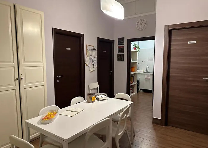 Bed and Breakfast 128 *